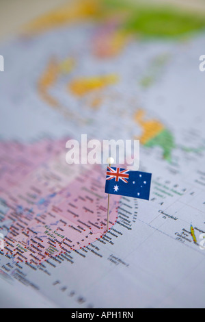 Flagge Pin platziert auf Weltkarte in Brisbane Australien Stockfoto