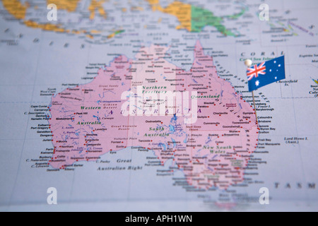 Flagge Pin platziert auf Weltkarte in Brisbane Australien Stockfoto