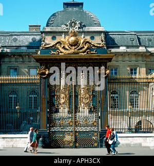 EU FR Frankreich Region Ile de France Paris 1 Bezirk der alten Eingangstor in das Justice Court Medium format mehr Bilder auf Stockfoto