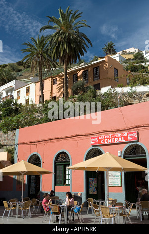 Vallehermoso, der Platz Plaza De La Constitución ist der zentrale Treffpunkt für die 3000 Einwohner des kleinen Dorfes Stockfoto