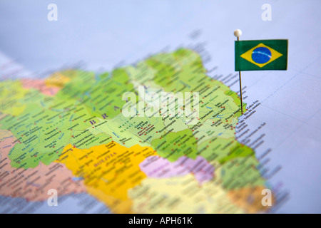 Flagge Pin platziert auf Weltkarte in Rio De Janeiro Brasilien Stockfoto
