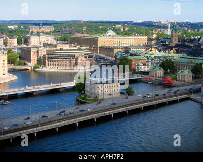 Blick über Altstadt Riddarholmen Insel Parliament House und Djurgården Insel aus dem Rathausturm in Stockholm Schweden. Stockfoto