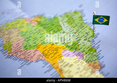 Flagge Pin platziert auf Weltkarte in Rio De Janeiro Brasilien Stockfoto
