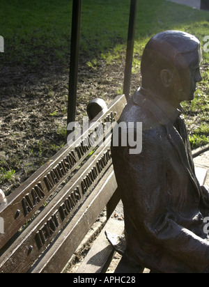 Alan Turing Bronze Sculputure Memorial in Sackville Park Manchester UK Stockfoto