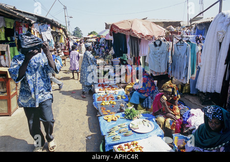 Auf dem Markt in Serekunda die größte Stadt in Gambia Stockfoto