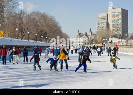 Menschen, Schlittschuhlaufen auf dem Rideau Canal Skateway während Winterlude in Ottawa Kanada Stockfoto