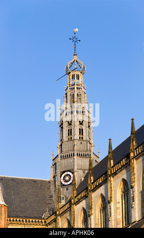 Gotischen Kirchturm der Grote oder St. Bavo Kerk, Grote Markt, Haarlem, Niederlande Stockfoto