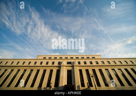 Die Fed - die Federal Reserve Bank, Washington DC. Fassade hinten Nordeingang auf C-Straße in der Nähe der National Mall bei Sonnenuntergang. Stockfoto