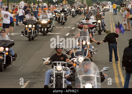 18. jährliche Rolling Thunder Fahrt für Freiheit XVIII 2005 Memorial Day am Arlington Memorial Bridge aus Virginia nach Washington, D.C. Stockfoto