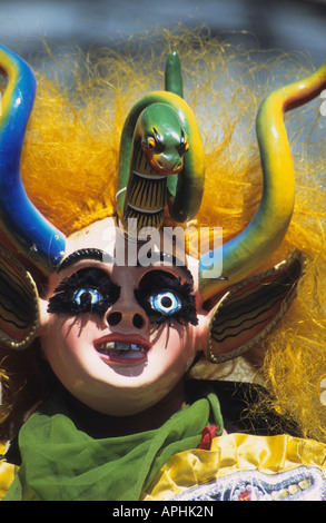 Porträt einer maskierten chinesischen Supay-Teufelstänzerin während des Diablada-Tanzes, Gran Poder-Festivals, La Paz, Bolivien Stockfoto