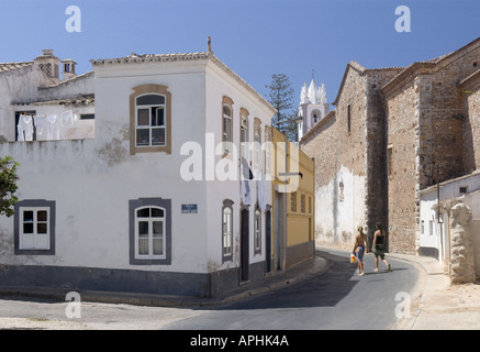 Portugal der Algarve Tavira Straße im Zentrum der Stadt Stockfoto