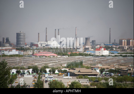 Seidenstraße China Gansu Provence Seidenstraße lokale Beschriftung Jiayuguan Öl Kraftwerk Stockfoto