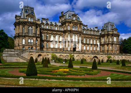 Externen Sommer Blick auf Bowes Museum, Barnard Castle, County Durham Stockfoto