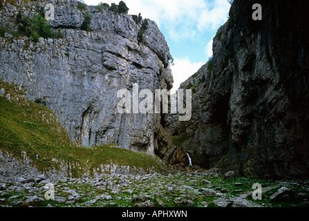 Gordale Narbe, in der Nähe von Malham, Yorkshire Dales National Park, West Yorkshire Stockfoto