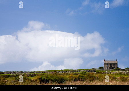 Traditionelles Stone Farm Cottage in der Nähe von Madron Penwith Moor an einem sonnigen Sommertag in Cornwall England.UK Großbritannien GB Stockfoto