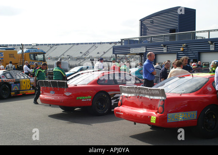 V8-Nascar Stockcars in der Boxengasse Stockfoto