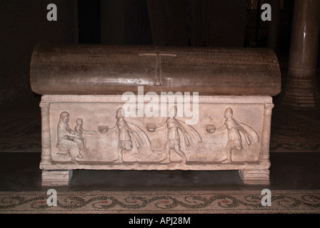 Geographie/Reisen, Italien, Ravenna, Kirchen, die Basilika San Vitale, Innenansicht, Detail: Sarkophag, Anfang des 5. Jahrhunderts, Additional-Rights - Clearance-Info - Not-Available Stockfoto