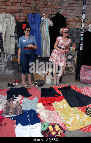 Brick Lane-Flohmarkt am Sonntag im Eastend. Stockfoto