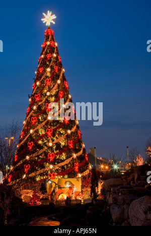 Weihnachtsbaum in LIDO Recreation Center in Riga, Lettland Stockfoto