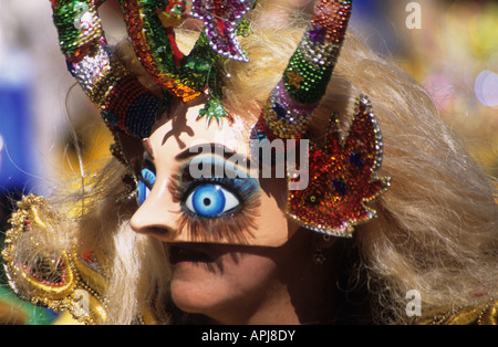 Maskierte China Supay (weiblicher Teufel)-Tänzerin in der Diablada, Karneval von Oruro, Bolivien Stockfoto
