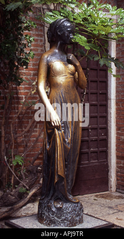 Statue von Juliette in der Casa de Giulietta Verona Italien von Shakespeares Romeo und Julia Stockfoto