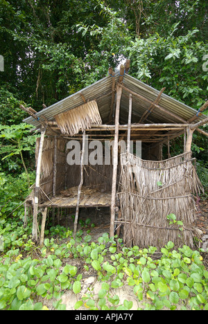 Eine grobe Fischer s Hütte in einer abgelegenen Region Indonesiens Stockfoto