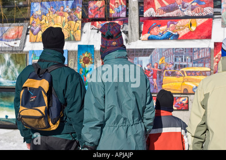 Menschen Surfen im freien Kunstausstellung am Rideau Canal Skateway während Winterlude in Ottawa Stockfoto