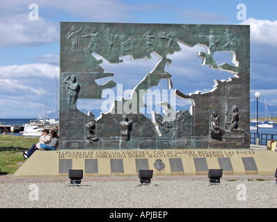 Denkmal für die Besatzungsmitglieder des Schiffes General Belgrano, die im Krieg um die Falklandinseln verloren waren. Ushuaia, Argentinien Stockfoto