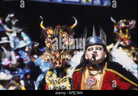 Erzengel Michael führenden Teufel in die Diablada tanzen, Karneval von Oruro, Bolivien Stockfoto