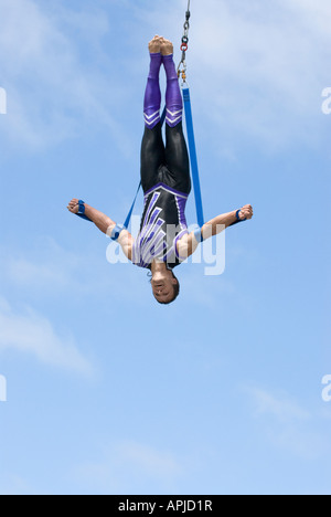 Welt Buskers Festival 2008 - akrobatischen Truppe Sicherung Stockfoto