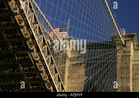 New York Brooklyn Bridge von einem Boot auf der Circle K-Tour der Insel manhattan Stockfoto