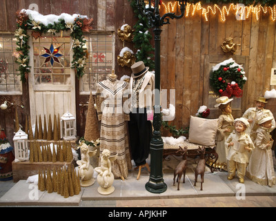 Shop-Fenster-Dekorationen für Weihnachten Stockfoto