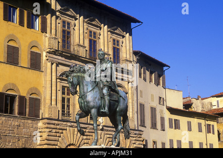Florenz Piazza della Signoria Statue des Cosimo di Medici. Italien Toskana Europa. Fassaden von Renaissance-Gebäuden. Tag Stockfoto