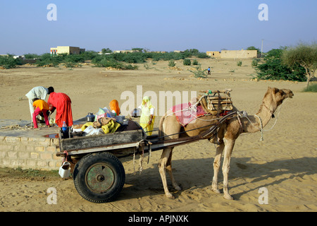 Ländliche Dorfbrunnen, Khuri Wüste, in der Nähe von Jaisalmer, Rajasthan, Indien Stockfoto