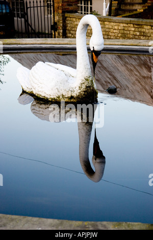 Schwan-Brunnen, Mistley, Essex, England Stockfoto