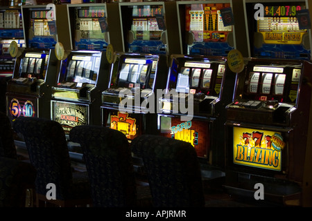 Reihe von Spielautomaten Stockfoto