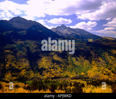 Colorado mountain scenery when Autumn provides golden colors to the aspen groves Stockfoto