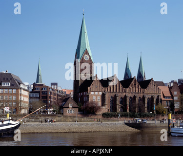 Bremen, St. Martini, Dahinter Die Domtürme Stockfoto