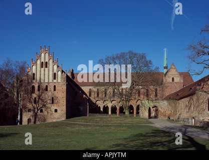 Chorin, Zisterzienserkloster, Blick von Süden, Langhausarkaden Stockfoto