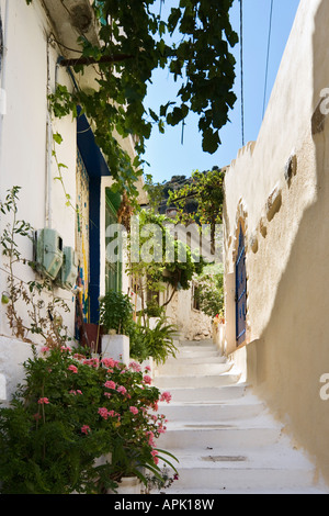 Straße im älteren Teil des Dorfes, Kritsa, in der Nähe von Agios Nikolaos, Nordostküste, Kreta, Griechenland Stockfoto