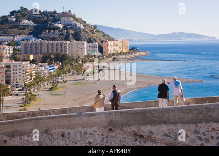 Almunecar Costa Tropical Granada Provinz Spanien anzeigen von Wänden des Castillo de San Miguel in Richtung Strände Stockfoto