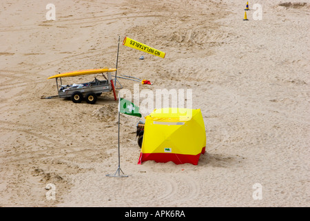 Rettungsschwimmer s Zelt am Strand von Tenby Stockfoto