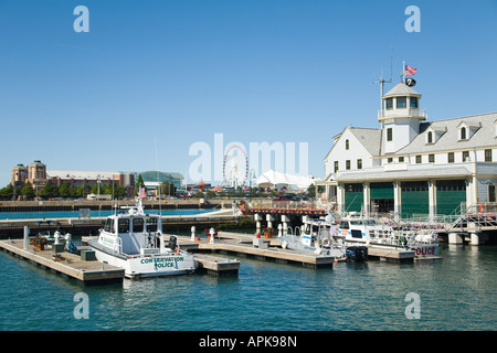 ILLINOIS Chicago Marine Safety Bahnhofsgebäude in der Nähe von Sperren auf Fluss-Liegeplätze für Boote Pier US Coast Guard Hilfs- Stockfoto