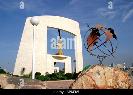 Senegal Dakar Corniche Ouest Milleniumsdenkmal Stockfoto