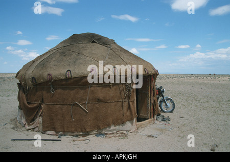 Kasachische Jurte in der Steppe, Kasachstan, Kyzyl Kum Stockfoto