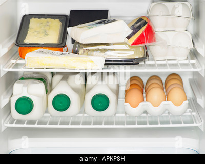 Milchprodukte im Kühlschrank (close-up) Stockfoto