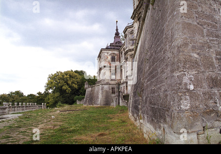 Pidgirtsy, Ukraine, Ukraine, Lemberg, L'viv, Burg, Himmel, Architektur, weiß, Skulptur, Stein, alte Ruinen Stockfoto