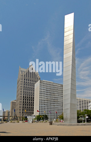 Die Innenstadt von Detroit Michigan wie der Blick von der Hart Plaza als Symbol für Michigan s Arbeit Vermächtnis Wahrzeichen transzendieren Stockfoto