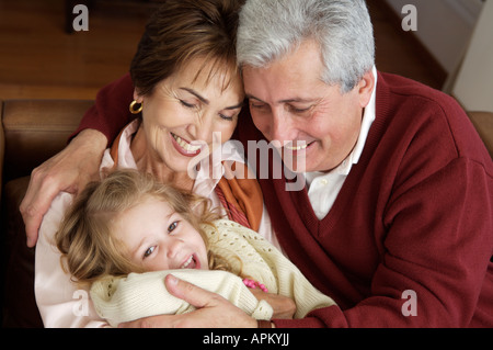 Großeltern mit Enkeln Stockfoto