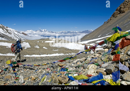 Trekker am Thorung La Pass (5416m). Annapurna Circuit Trek. Nepal Stockfoto